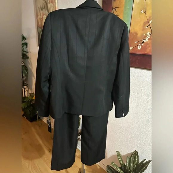 Le Suit pantsuit size 8 - Picture 3 of 10